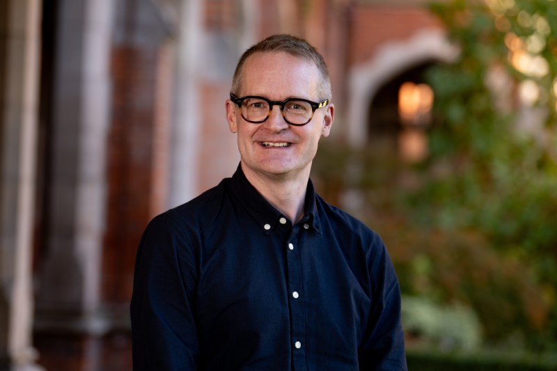 Head shot of Dan Holden